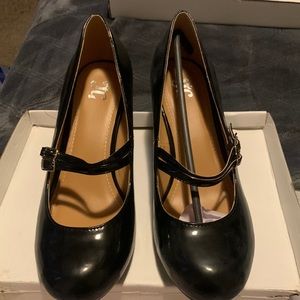 Women’s black pumps. Slightly used in good condition